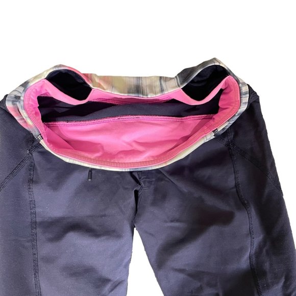 Lululemon Navy Capri Crops Size 4 - Picture 6 of 7